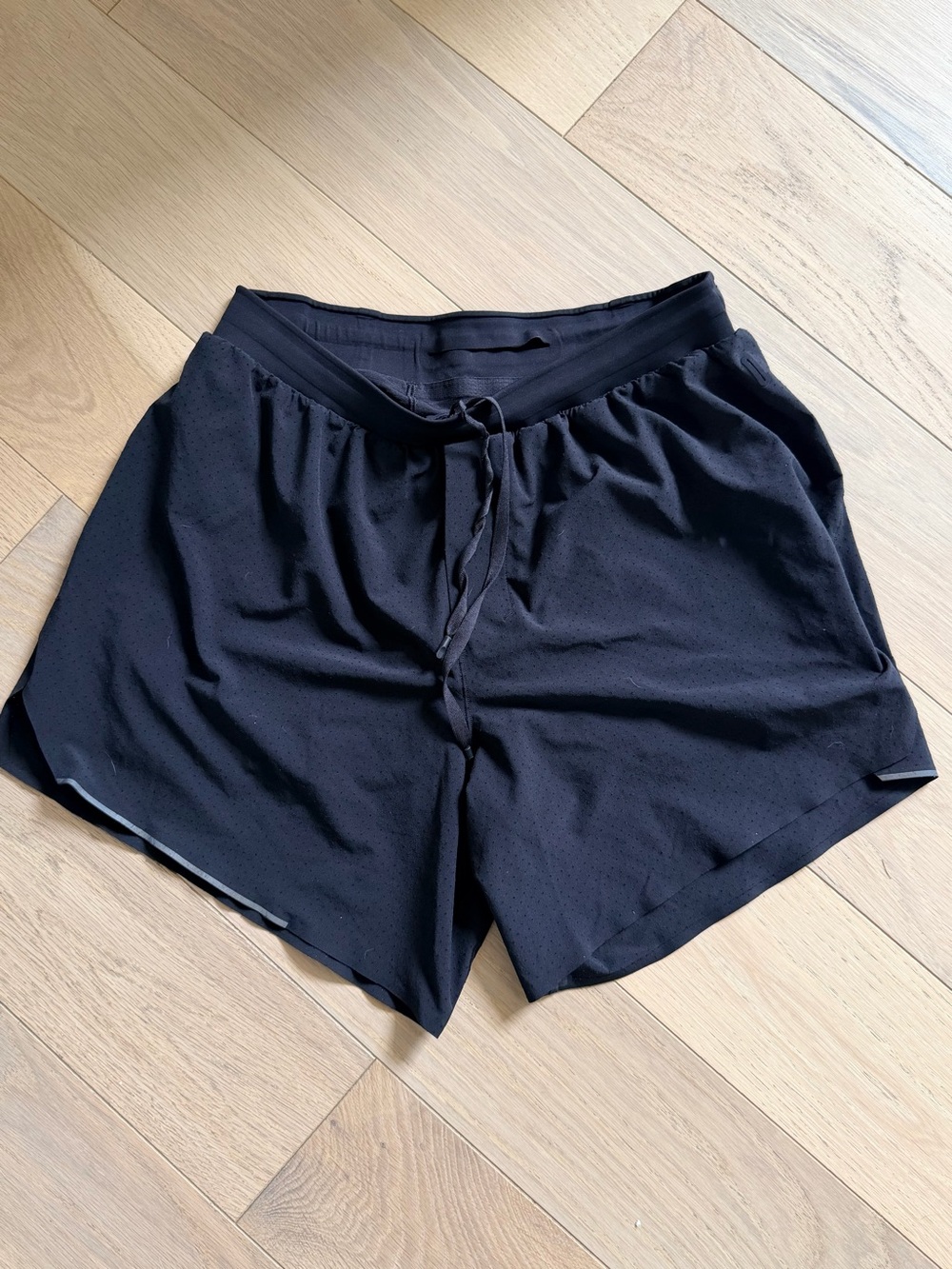 Lulu Black Men’s 5inch with liner Athletic Running Shorts size medium